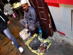 Quartiere Andaluso, venditore ambulante di uova e galline